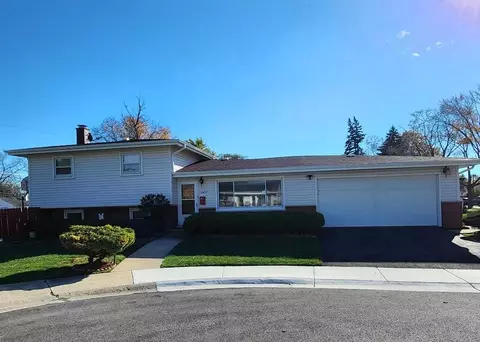 2457 Eisenhower Dr, Des Plaines, IL 60018