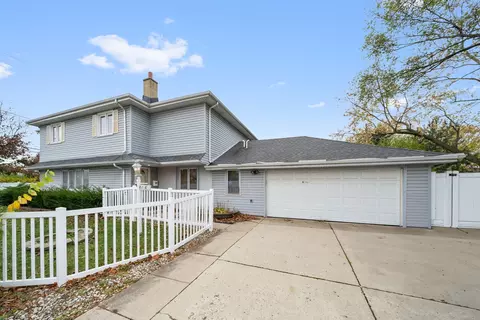 6 Julie Dr, Glenview, IL 60025