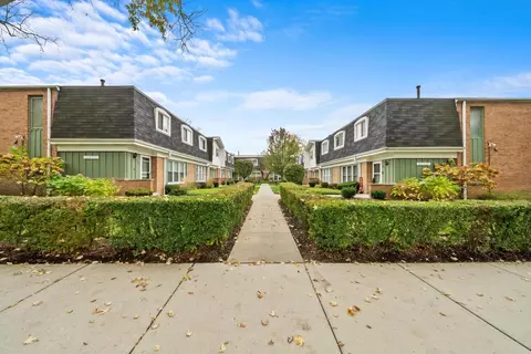 2331 W Greenleaf Ave, Chicago, IL 60645