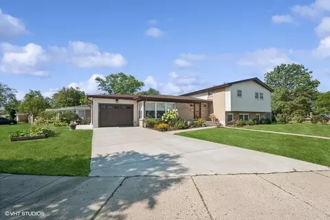 7617 Palma Ln, Morton Grove, IL 60053