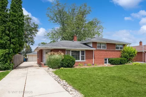 6836 W Linden Dr W, Palos Heights, IL 60463