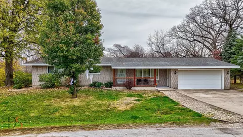 12 Bona Terra Dr, Ottawa, IL 61350