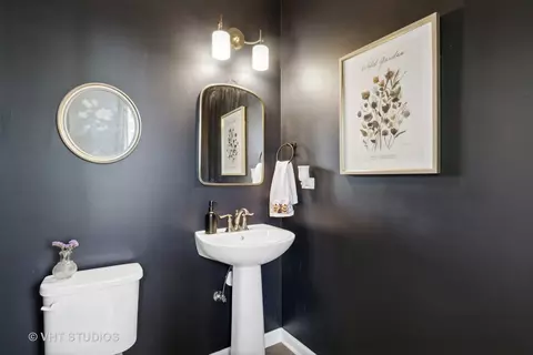 Bath - 16 Nicholas Dr E, Des Plaines, IL 60016 photo 2 of 2