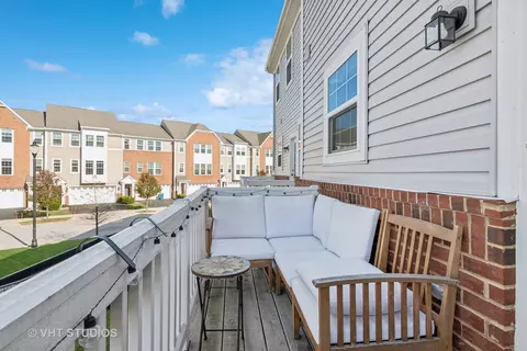 Exterior - 16 Nicholas Dr E, Des Plaines, IL 60016 photo 2 of 2