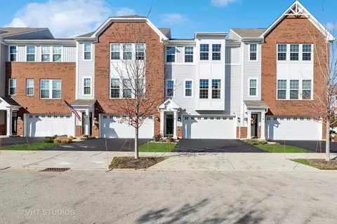 16 Nicholas Dr E, Des Plaines, IL 60016