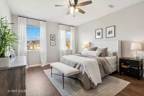 Bedroom - 16 Nicholas Dr E, Des Plaines, IL 60016 photo 1 of 2