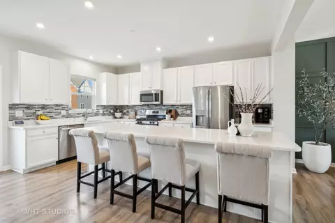 Kitchen - 16 Nicholas Dr E, Des Plaines, IL 60016 photo 1 of 2