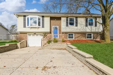 980 Brush Hill Ln, Lake Zurich, IL 60047