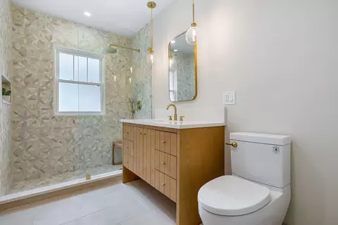 Bath - 1640 W 106th St, Chicago, IL 60643 photo 3 of 4