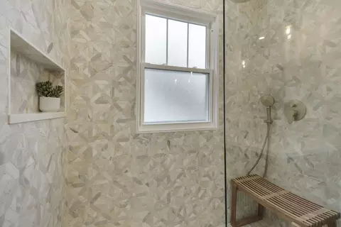 Bath - 1640 W 106th St, Chicago, IL 60643 photo 2 of 4