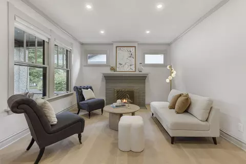Living - 1640 W 106th St, Chicago, IL 60643 photo 1 of 2