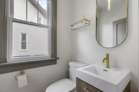 Bath - 1640 W 106th St, Chicago, IL 60643 photo 1 of 4