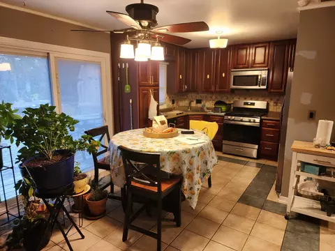 1225 Corley Dr, Elgin, IL 60120 photo 3