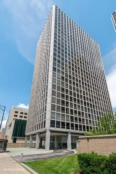 340 W Diversey Pkwy #1718, Chicago, IL 60657