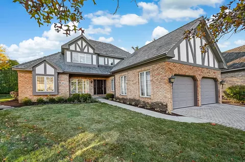 63 Berkshire Ct, Burr Ridge, IL 60527