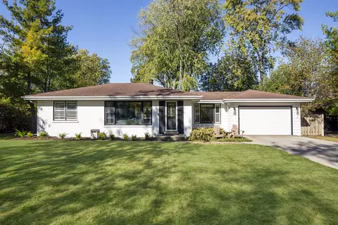 234 Elm Ct, Northbrook, IL 60062