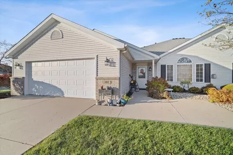 1411 Inglewood Cir, Bloomington, IL 61704
