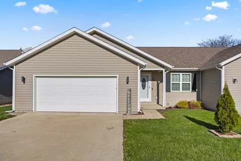 208 Augusta Ct, Fisher, IL 61843