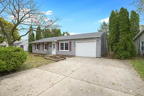 707 Lincolnwood Dr, Streamwood, IL 60107