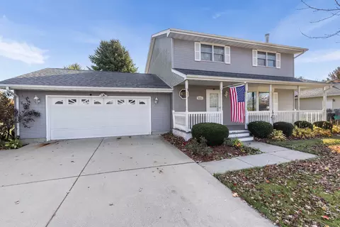 5351 S Brookstone Dr, Rochelle, IL 61068
