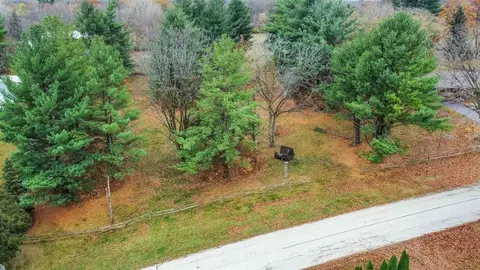 8133 Harvest Hills Dr, Roscoe, IL 61073