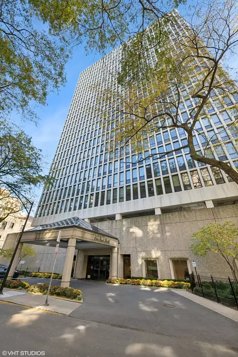 1 E Scott St #907, Chicago, IL 60610