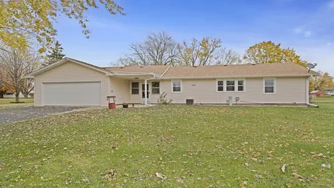 107 South St, Monroe Center, IL 61052