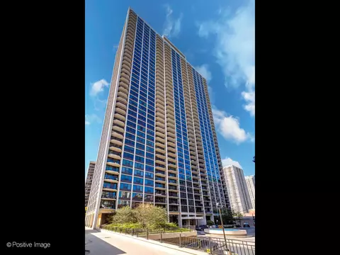 1560 N Sandburg Ter #1204, Chicago, IL 60610