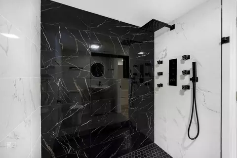 Bath - 7621 S Artesian Ave, Chicago, IL 60652 photo 4 of 5