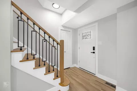 Entry Way - 7621 S Artesian Ave, Chicago, IL 60652 photo 1 of 2