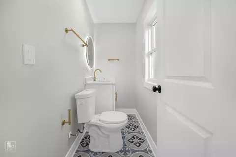 Bath - 7621 S Artesian Ave, Chicago, IL 60652 photo 5 of 5