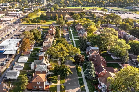 View/Area - 7621 S Artesian Ave, Chicago, IL 60652 photo 6 of 7