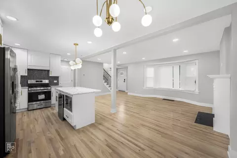 Living - 7621 S Artesian Ave, Chicago, IL 60652 photo 3 of 3