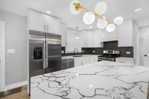 Kitchen - 7621 S Artesian Ave, Chicago, IL 60652 photo 2 of 3