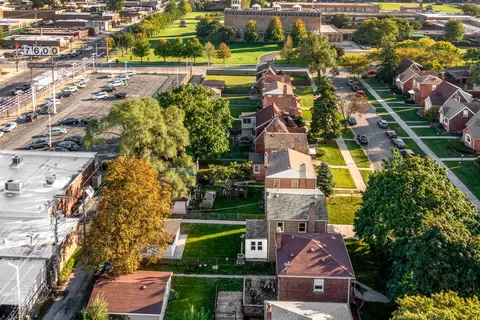 View/Area - 7621 S Artesian Ave, Chicago, IL 60652 photo 1 of 7