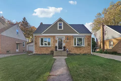 516 N Maple St, Mount Prospect, IL 60056