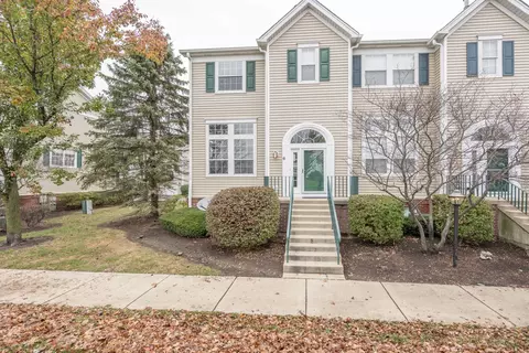 2430 Courtyard Cir #6, Aurora, IL 60506
