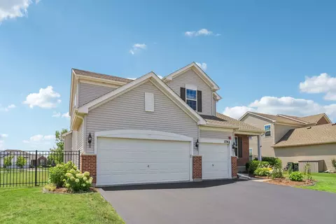 1742 Prospect Dr, Hoffman Estates, IL 60192 photo 2