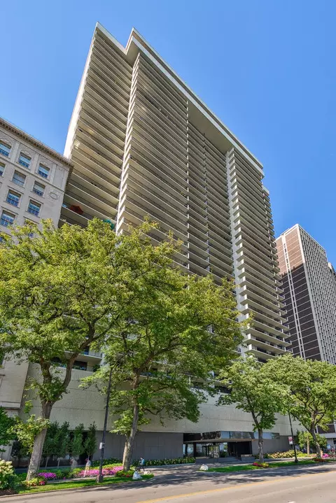 1212 N Lake Shore Dr #8CN, Chicago, IL 60610