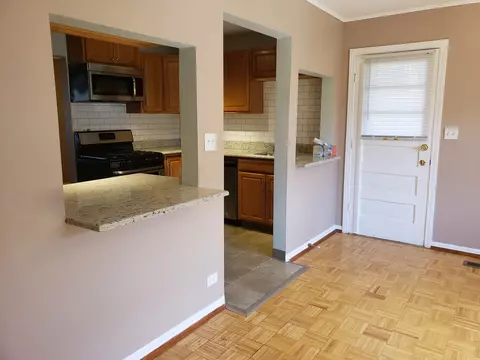 3775 Maple Ave, Northbrook, IL 60062 photo 6