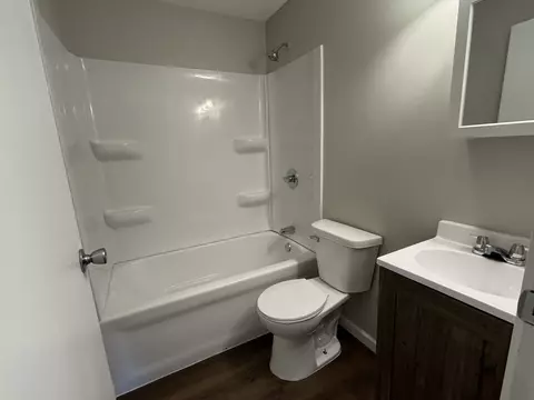 Bath - 1605 Williamsburg Dr, Champaign, IL 61821 photo 1 of 1
