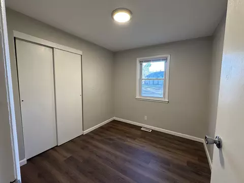 Bedroom - 1605 Williamsburg Dr, Champaign, IL 61821 photo 2 of 3