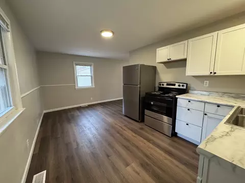 Kitchen - 1605 Williamsburg Dr, Champaign, IL 61821 photo 2 of 2
