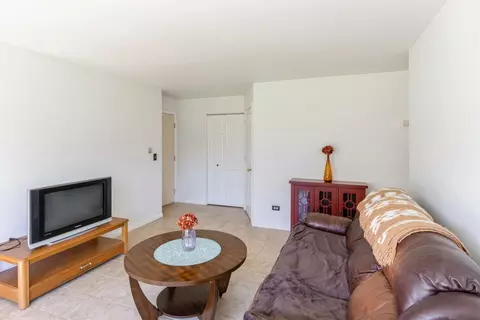 Living - 1103 Yorkshire Ct #A, Elgin, IL 60120 photo 2 of 2