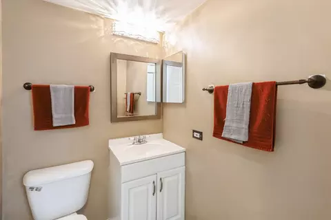 Bath - 1103 Yorkshire Ct #A, Elgin, IL 60120 photo 2 of 2