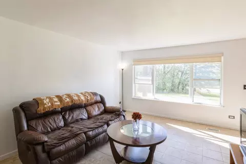 Living - 1103 Yorkshire Ct #A, Elgin, IL 60120 photo 1 of 2