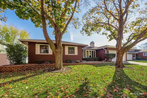 1111 Laurel Dr, Aurora, IL 60506