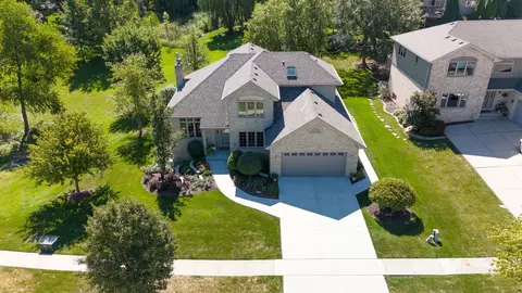 495 Senon Dr, Lemont, IL 60439
