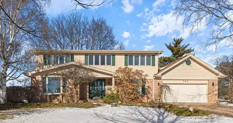 740 Winston Dr, Elk Grove Village, IL 60007