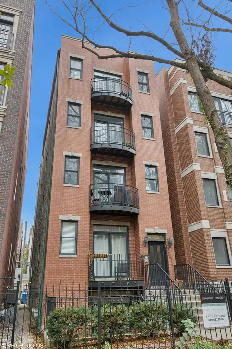 1520 N Hudson Ave #4, Chicago, IL 60610